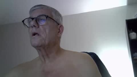 Snapshot of patrick5275 chatting on 10.01.25 patrick5275 online show from 10.01.25
