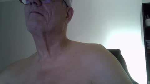 Snapshot of patrick5275 chatting on 10.11.25 patrick5275 online show from 10.11.25