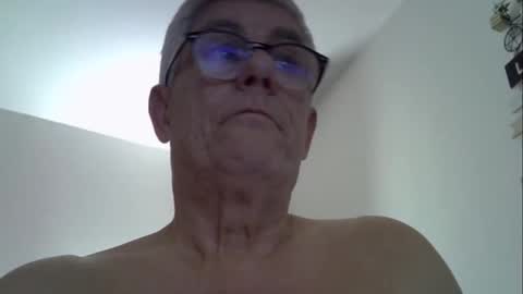 Snapshot of patrick5275 chatting on 10.14.25 patrick5275 online show from 10.14.25
