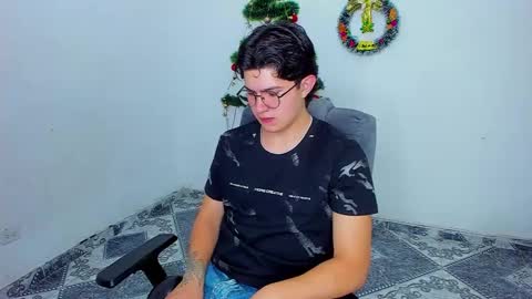 Snapshot of patrik027 chatting on 12.04.24 .... online show from 12.04.24