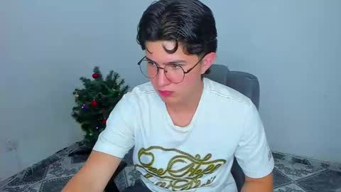 Snapshot of patrik027 chatting on 12.17.24 .... online show from 12.17.24