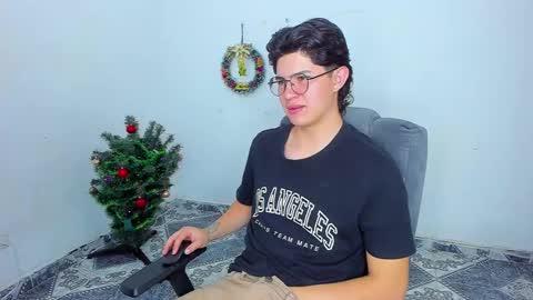 Snapshot of patrik027 chatting on 12.20.24 .... online show from 12.20.24