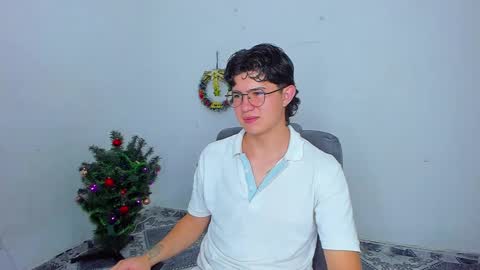 Snapshot of patrik027 chatting on 12.22.24 .... online show from 12.22.24