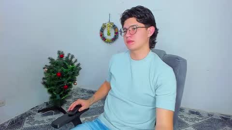 Snapshot of patrik027 chatting on 12.23.24 .... online show from 12.23.24