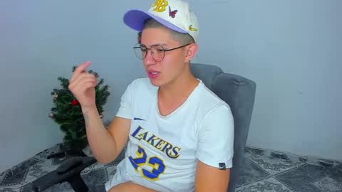 Snapshot of patrik027 chatting on 01.05.25 .... online show from 01.05.25