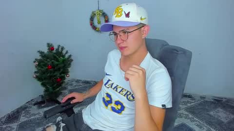Snapshot of patrik027 chatting on 01.05.25 .... online show from 01.05.25