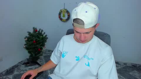 Snapshot of patrik027 chatting on 01.06.25 .... online show from 01.06.25