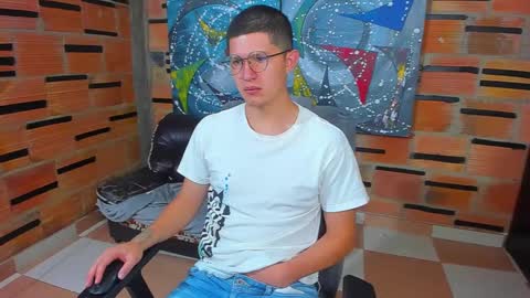 Snapshot of patrik027 chatting on 03.04.25 .... online show from 03.04.25