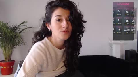 Snapshot of pau_1 chatting on 02.01.25 paula online show from 02.01.25