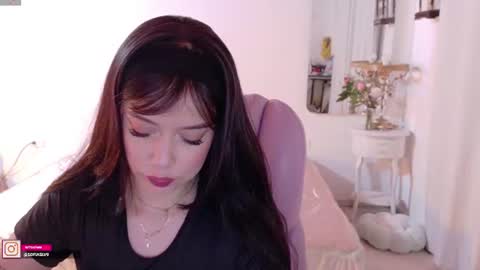 Snapshot of pau_cute chatting on 07.16.26 Sofa online show from 07.16.26