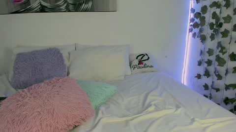 Snapshot of pau_delima__ chatting on 12.19.24 paulina online show from 12.19.24