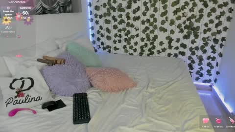 Snapshot of pau_delima__ chatting on 01.12.25 paulina online show from 01.12.25