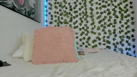 Snapshot of pau_delima__ chatting on 02.05.25 paulina online show from 02.05.25