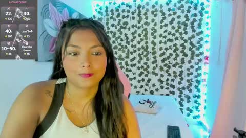 Snapshot of pau_delima__ chatting on 03.08.25 paulina online show from 03.08.25