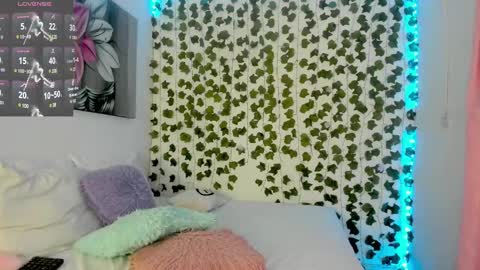 Snapshot of pau_delima__ chatting on 03.11.25 paulina online show from 03.11.25
