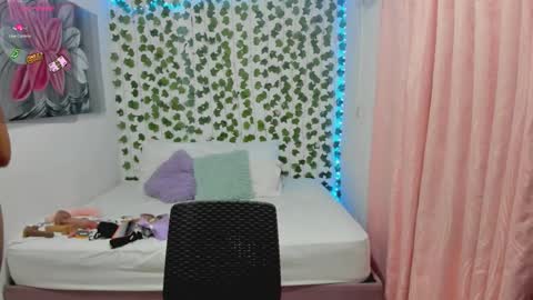 Snapshot of pau_delima__ chatting on 10.04.25 paulina online show from 10.04.25