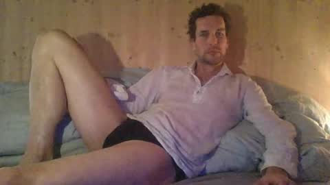 Snapshot of paueriwan chatting on 12.14.25 paueriwan online show from 12.14.25