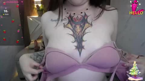 Snapshot of paula_b_ chatting on 12.17.25 Paula online show from 12.17.25