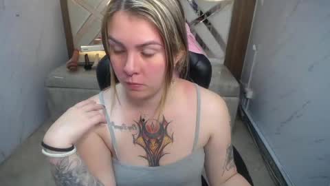 Snapshot of paula_b_ chatting on 04.16.26 Paula online show from 04.16.26