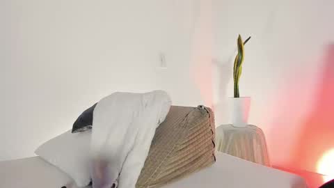 Paula perez - online show from 11.04.25