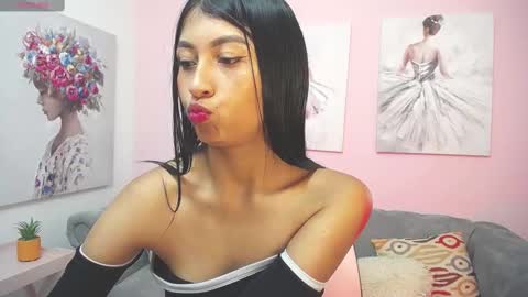 Pau online show from 11.18.25