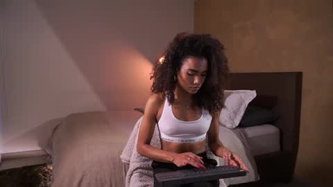 Snapshot of paulacora100 chatting on 02.28.25 Paula online show from 02.28.25