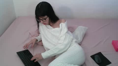 Snapshot of paulainblue chatting on 10.26.25   online show from 10.26.25