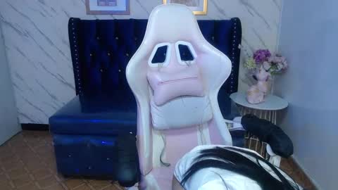 Snapshot of paulette_v chatting on 02.13.25 Live 800am 200pm COLOMBIAN HOUR online show from 02.13.25