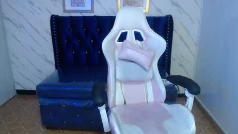 Snapshot of paulette_v chatting on 02.14.25 Live 800am 200pm COLOMBIAN HOUR online show from 02.14.25