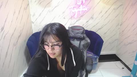 Snapshot of paulette_v chatting on 03.12.25 Live 800am 200pm COLOMBIAN HOUR online show from 03.12.25