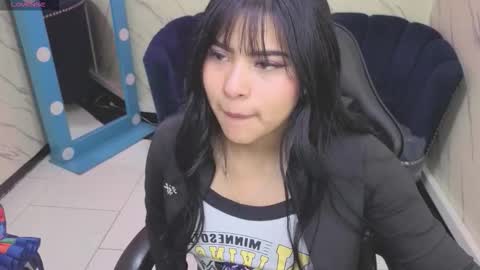 Snapshot of paulette_v chatting on 10.15.25 Live 800am 200pm COLOMBIAN HOUR online show from 10.15.25