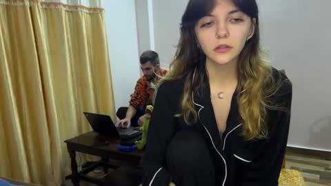 Snapshot of paulettegoddard chatting on 12.13.24 Isla Chase online show from 12.13.24