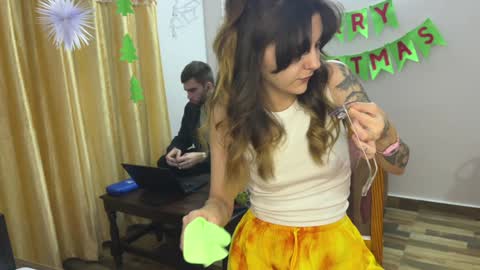 Snapshot of paulettegoddard chatting on 12.20.24 Isla Chase online show from 12.20.24