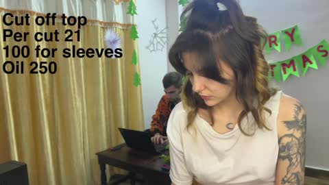 Snapshot of paulettegoddard chatting on 12.21.24 Isla Chase online show from 12.21.24