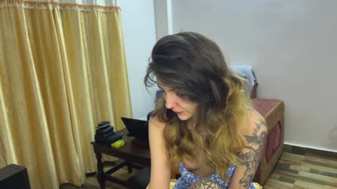 Snapshot of paulettegoddard chatting on 01.10.25 Isla Chase online show from 01.10.25