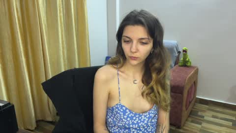 Snapshot of paulettegoddard chatting on 02.08.25 Isla Chase online show from 02.08.25