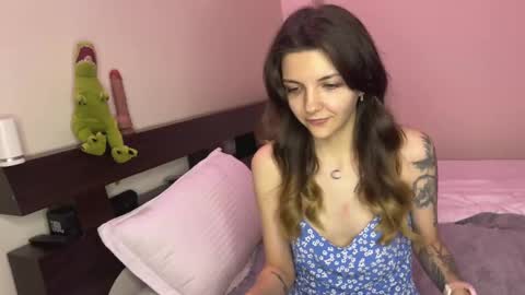 Snapshot of paulettegoddard chatting on 02.23.25 Isla Chase online show from 02.23.25