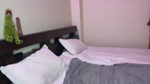 Snapshot of paulettegoddard chatting on 02.23.25 Isla Chase online show from 02.23.25