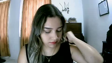 Snapshot of paulina_x_x chatting on 06.20.26 paulina_x_x online show from 06.20.26