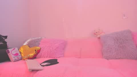 Snapshot of paulinaabeauty chatting on 01.08.25 call me ur bbygurl online show from 01.08.25