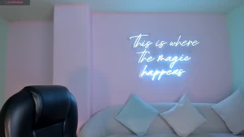 Paulina Santos  online show from 09.25.25