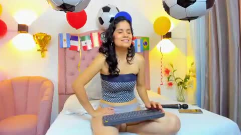 Snapshot of paulinavera chatting on 06.19.26 paulinavera online show from 06.19.26