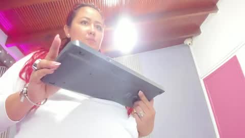 Snapshot of paulinna_curvy chatting on 04.18.26 paulinna_curvy online show from 04.18.26