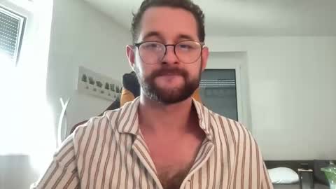Snapshot of paulsimpsn chatting on 09.28.25 love bush online show from 09.28.25