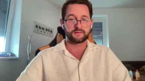 Snapshot of paulsimpsn chatting on 09.29.25 love bush online show from 09.29.25