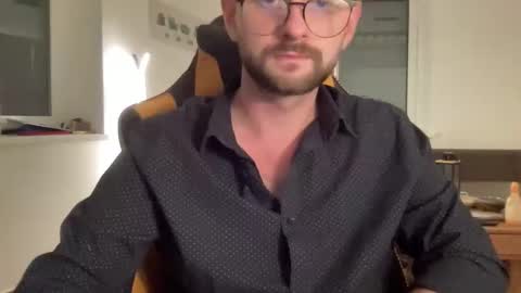 Snapshot of paulsimpsn chatting on 10.07.25 love bush online show from 10.07.25