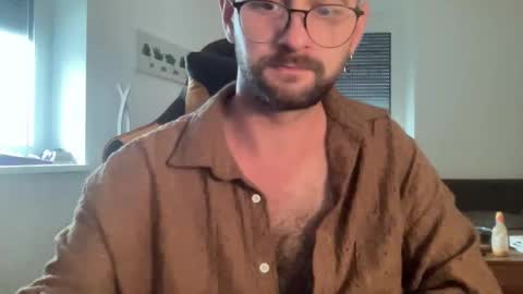 Snapshot of paulsimpsn chatting on 10.08.25 love bush online show from 10.08.25