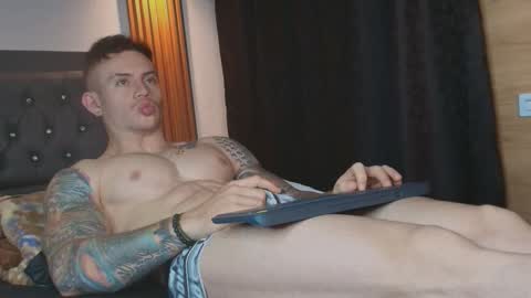 Snapshot of paulthompson_ chatting on 02.01.26 Paul online show from 02.01.26