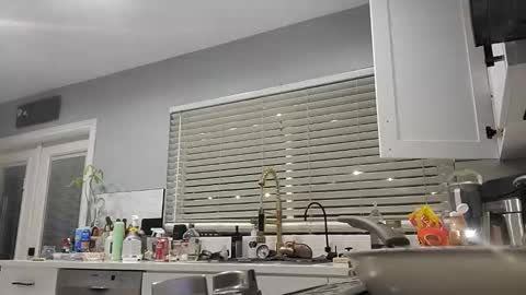 Snapshot of pavonesplash chatting on 12.21.25 Pavone splash online show from 12.21.25