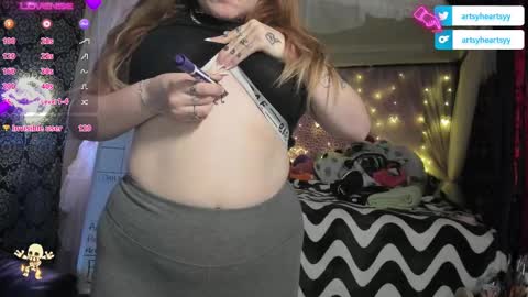 Snapshot of pawggoddess778 chatting on 12.13.24 ArtsyHeartsyy online show from 12.13.24